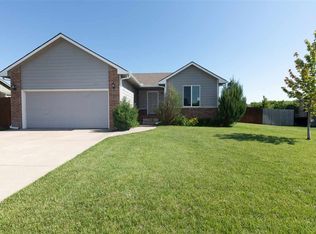 807 E Winding Lane St, Derby, KS 67037