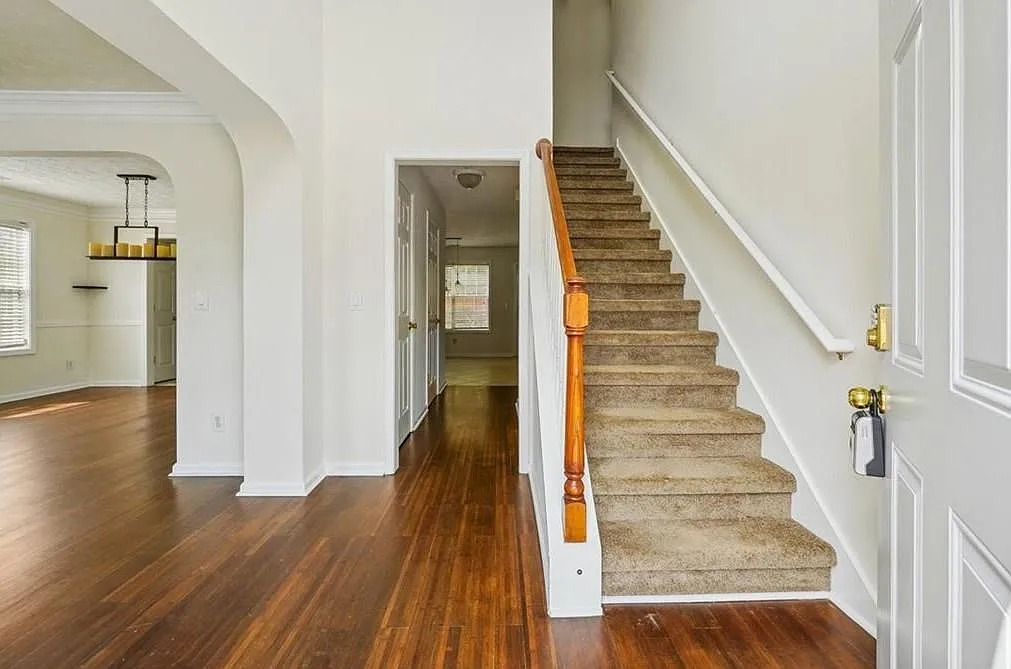 4 bed, 2.5 bath, 2514 sqft, $2,475 — Photo 3