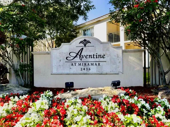 2548 Centergate Dr APT 107, Hollywood, FL 33025