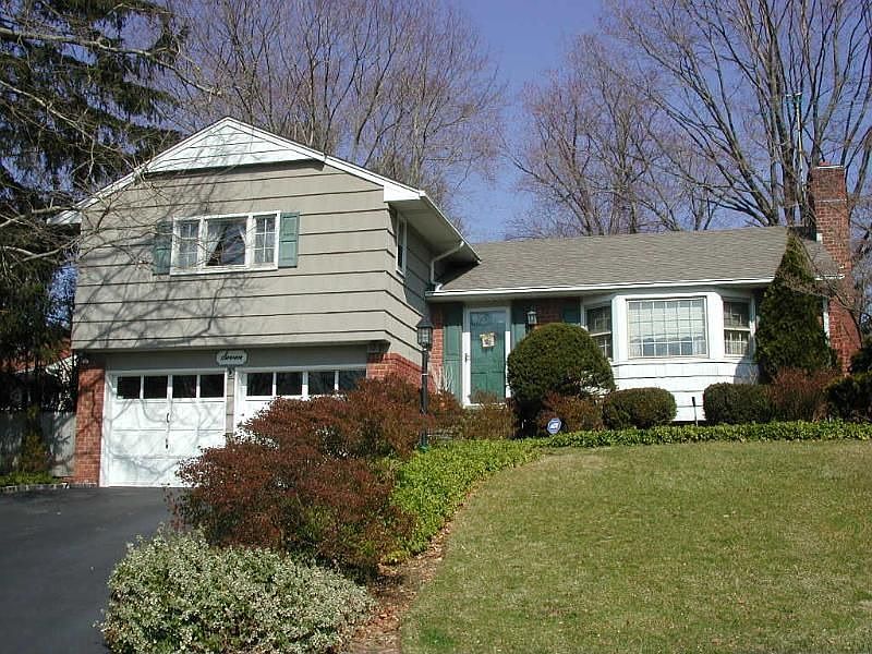 1st image of 7 Hill Ct