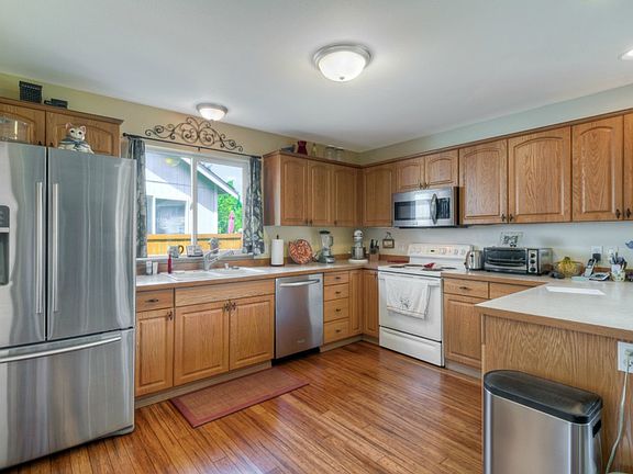 5th image of 10908 183rd Ave E