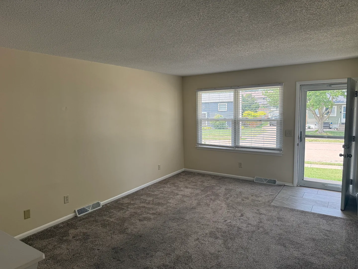 2 bed, 768 sqft, $1,275 — Photo 3