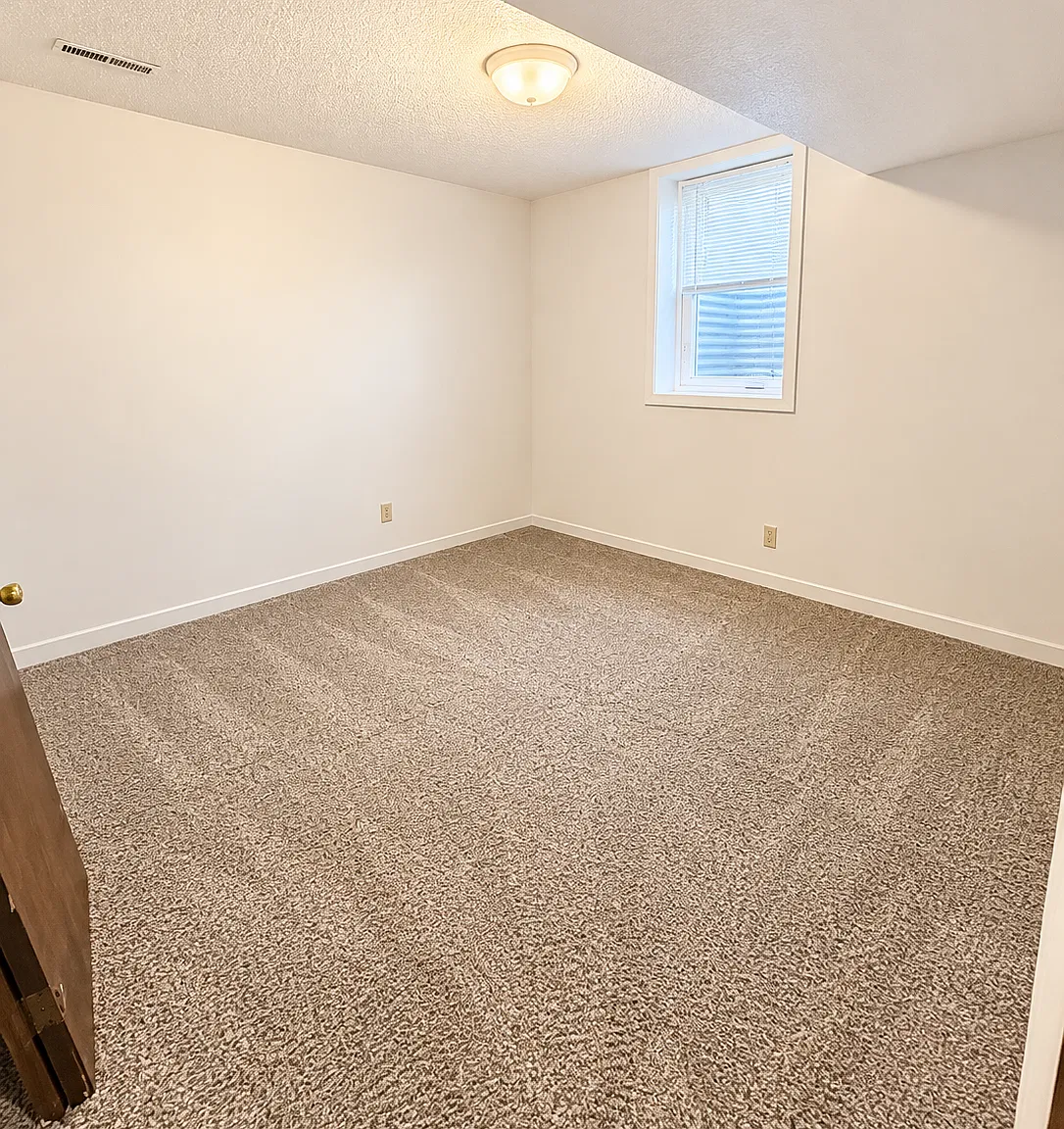 Dahlia Blvd 5709-5711 - 5709 — Photo 4