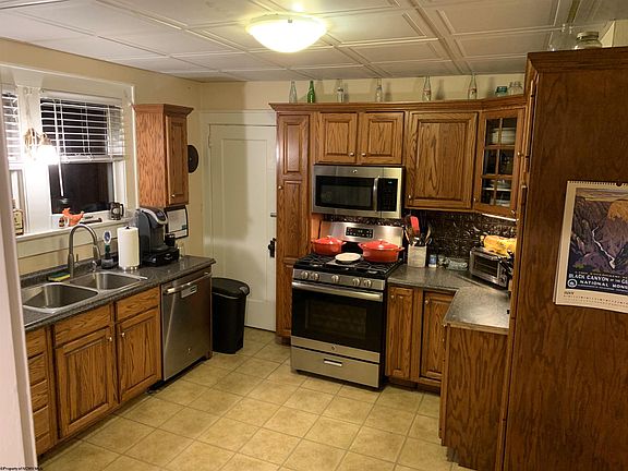 2nd image of 933 Willey St