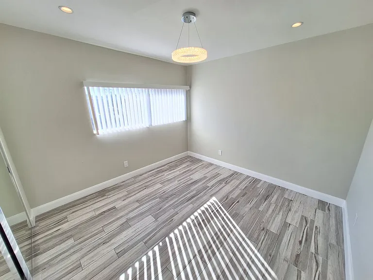 13611 Vanowen St #15 — Photo 6