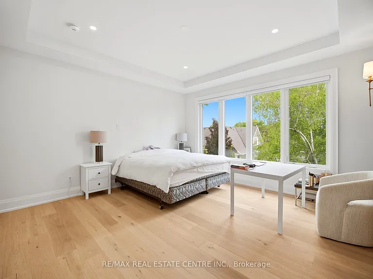2450 Rebecca St — Photo 17