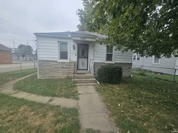 1944 W 10th St, Muncie, IN 47302