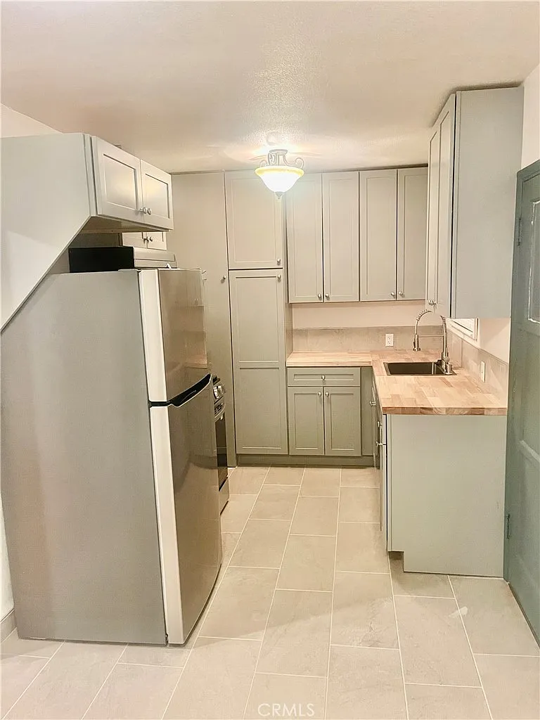 2 bed, 800 sqft, $2,300 — Photo 3