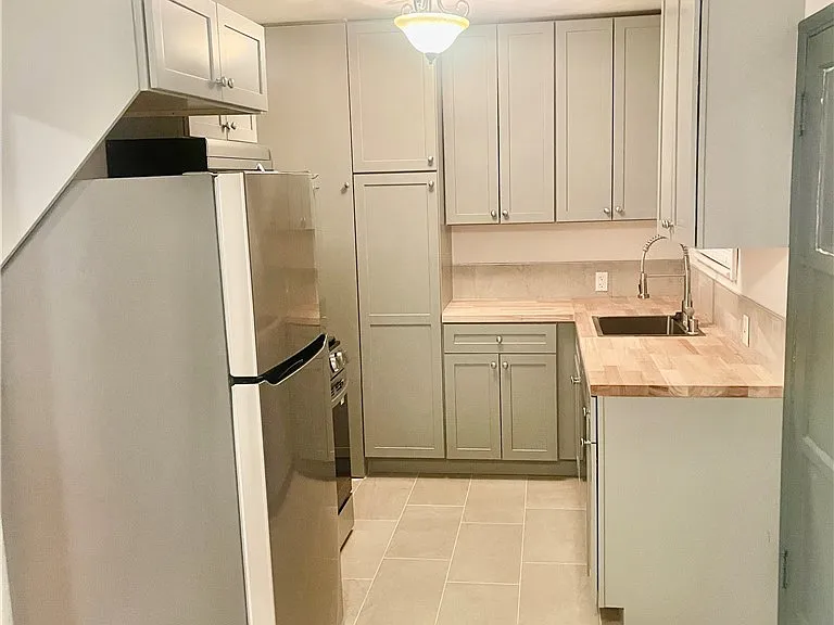5758 Vineland Ave — Photo 3