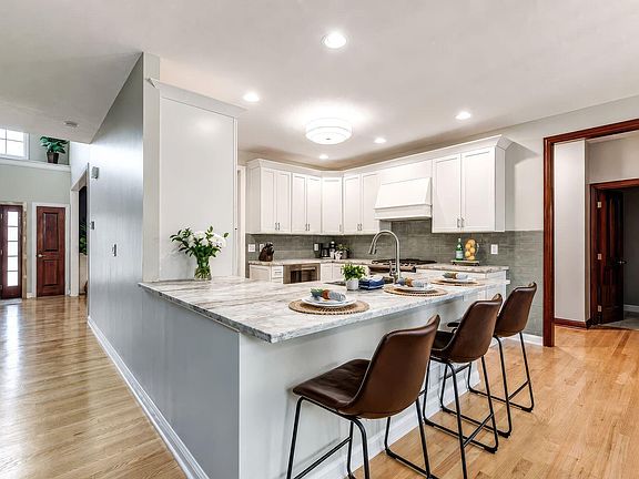 5th image of 5565 Troon Pl