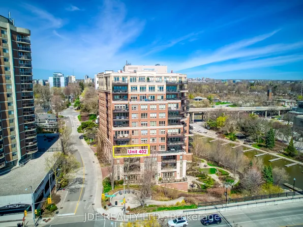 111 Forsythe St #402, Oakville, ON L6K 3J9