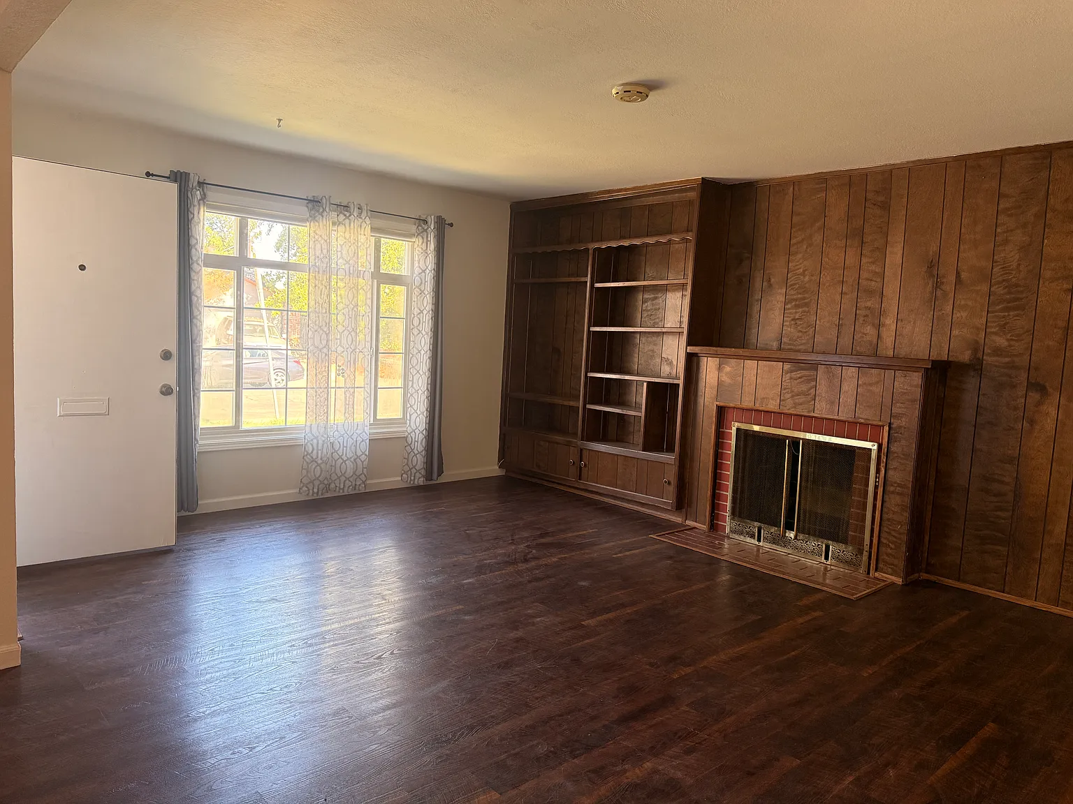 3 bed, 1137 sqft, $2,000 — Photo 3