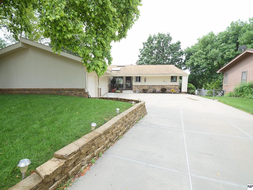 1st image of 15461 Dewey Cir