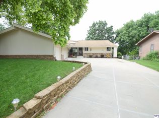 15461 Dewey Cir, Omaha, NE 68154