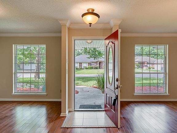 4th image of 12927 Forest Glen Ct S
