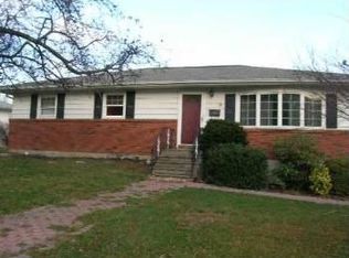 2 Hirsch Dr, Garnerville, NY 10923