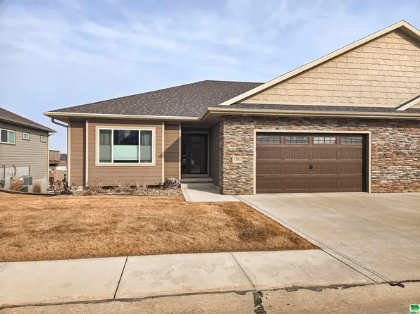5301 Overlook Ln, Sioux City, IA 51106