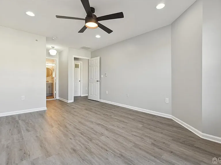 194 Pinelli Dr — Photo 26
