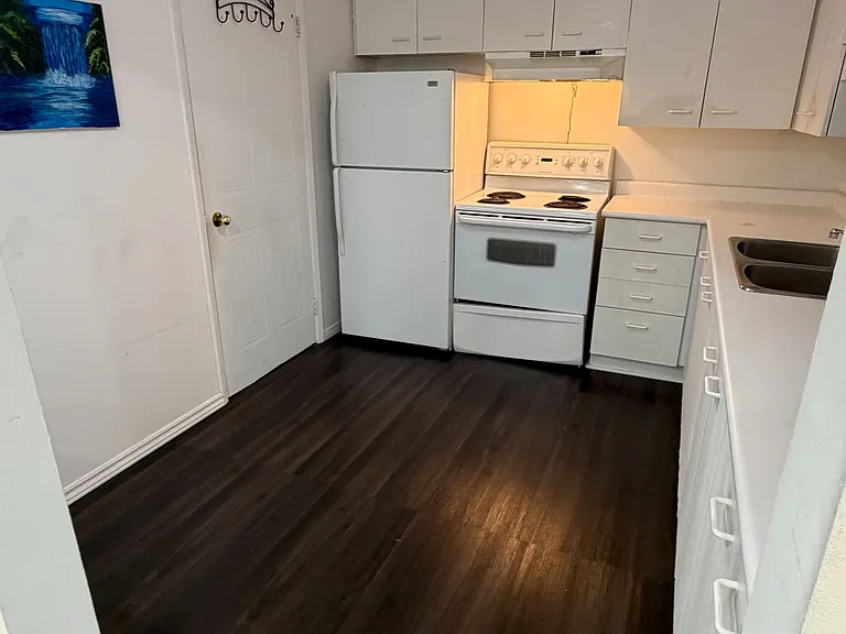 565 Greenfield Ave #902 — Photo 3