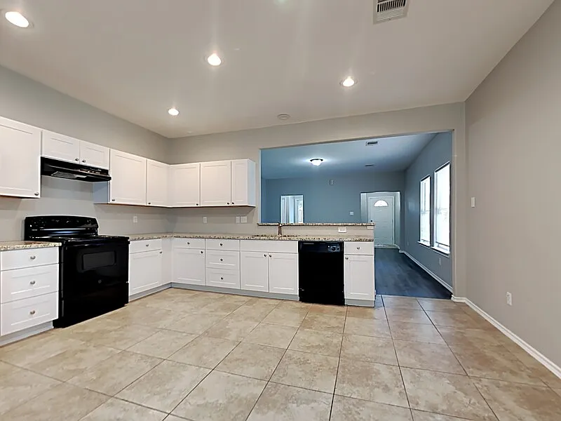 3 bed, 2.0 bath, 1437 sqft, $1,799 — Photo 4