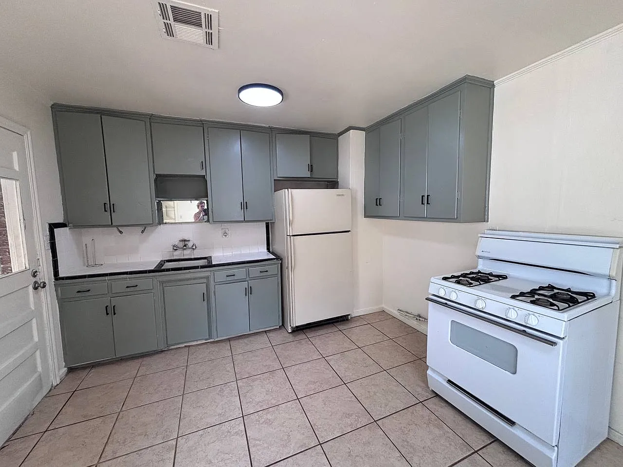 2 bed, 922 sqft, $925 — Photo 3