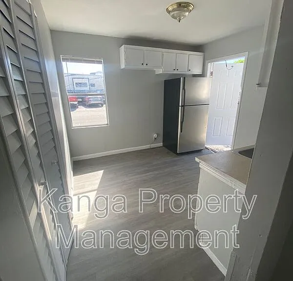 912 11th Ave N — Photo 11