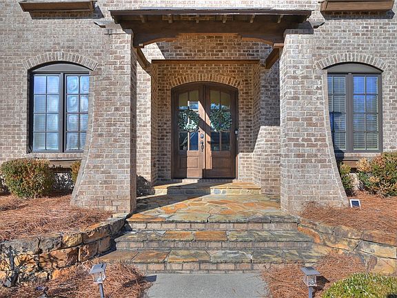 4th image of 2283 E Lake Blvd