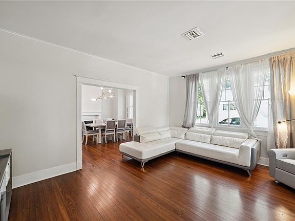 3rd image of 2428 Pine St