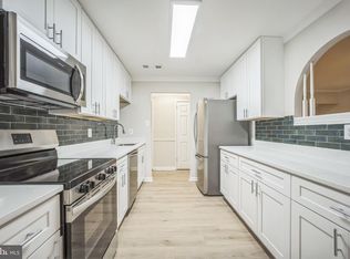 529 Florida Ave APT 202, Herndon, VA 20170