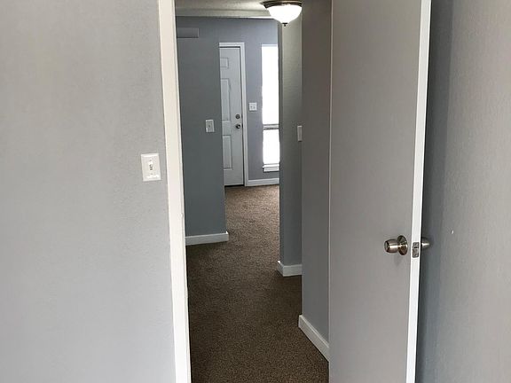 5th image of 609 NW Fieldcrest Dr