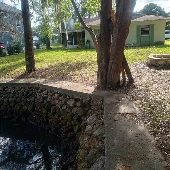 1701 NW 22nd St — Photo 3