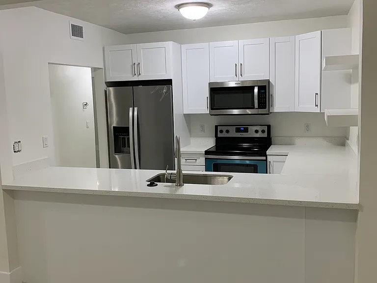 5960 SW 44th Ter — Photo 2