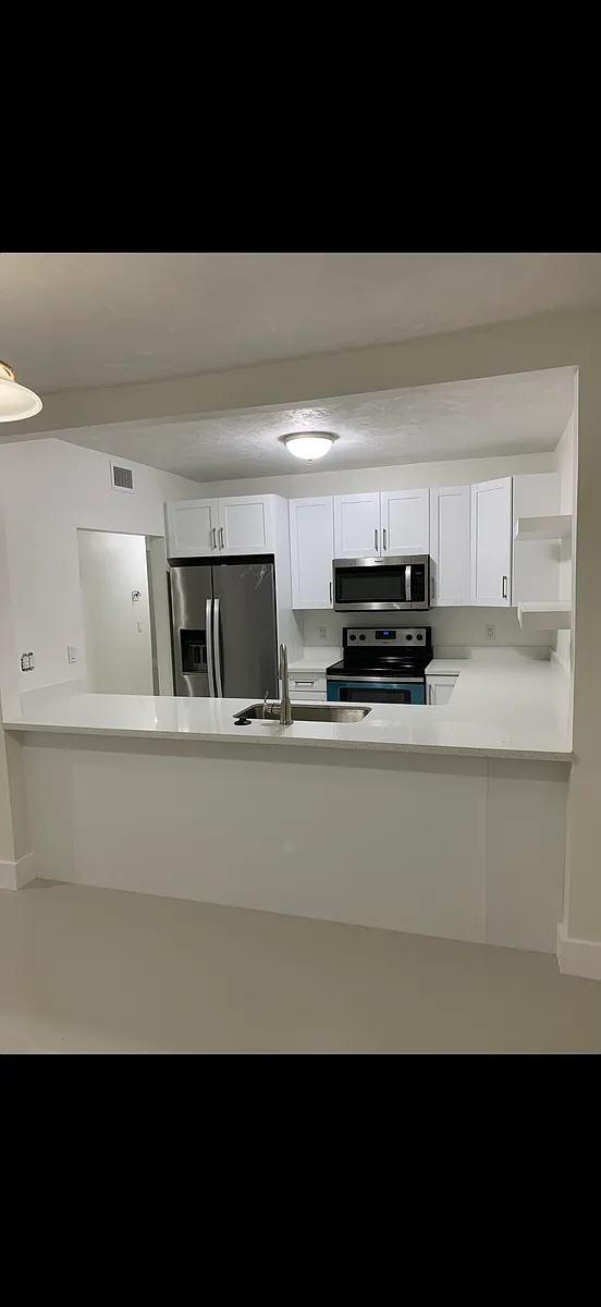 Building Photo - 5960 SW 44th Ter