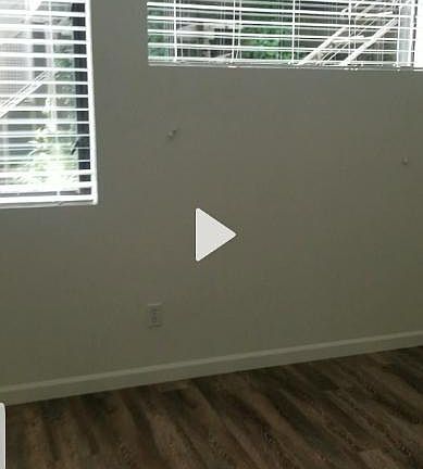 5th image of 2040 W Lake Sammamish Pkwy NE