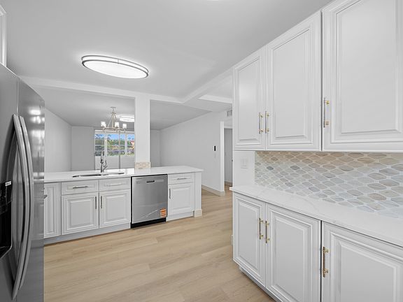 5th image of 370 NW 76TH Avenue #204