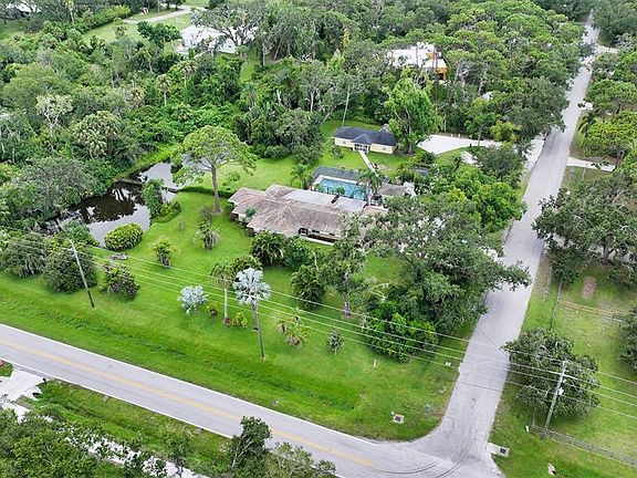 3rd image of 3012 Desoto Rd