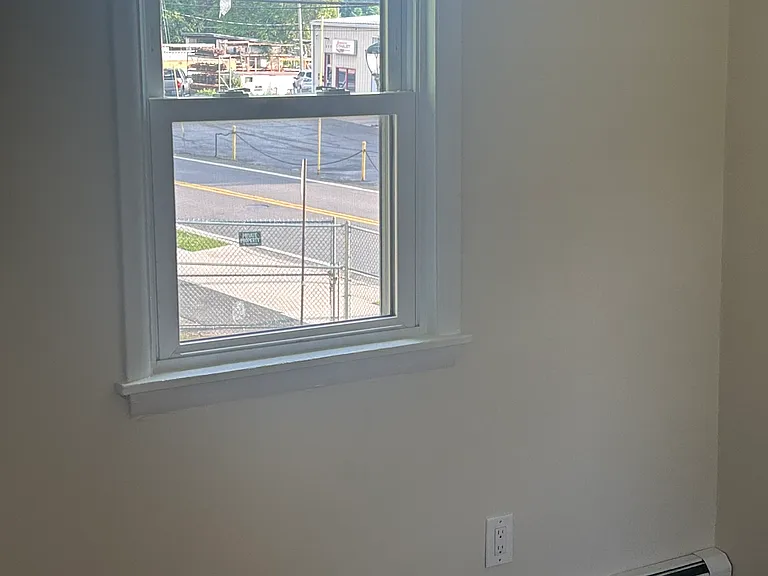 617 N Main St — Photo 16
