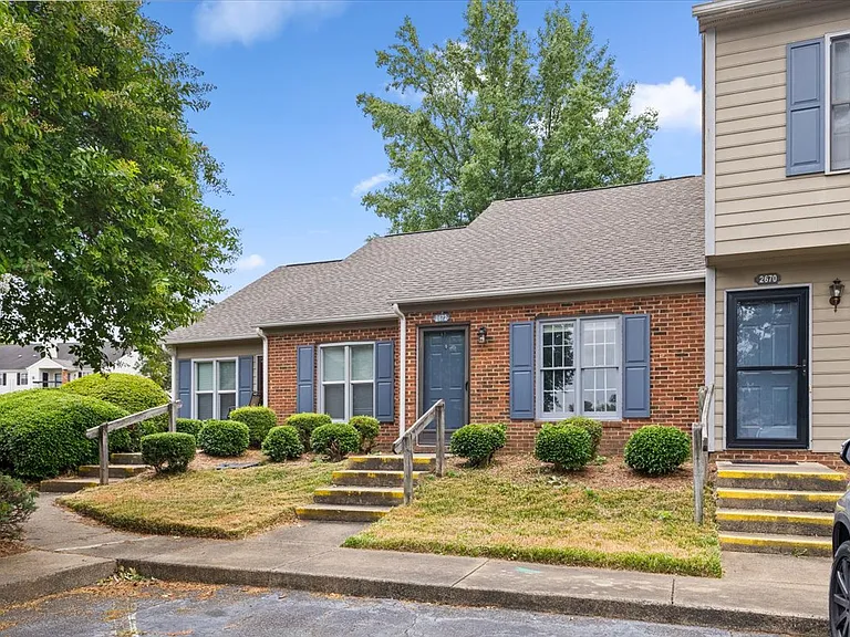 2672 Hitchcock Dr — Photo 3