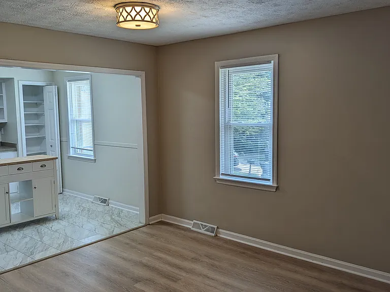 474 Woodview Dr — Photo 5