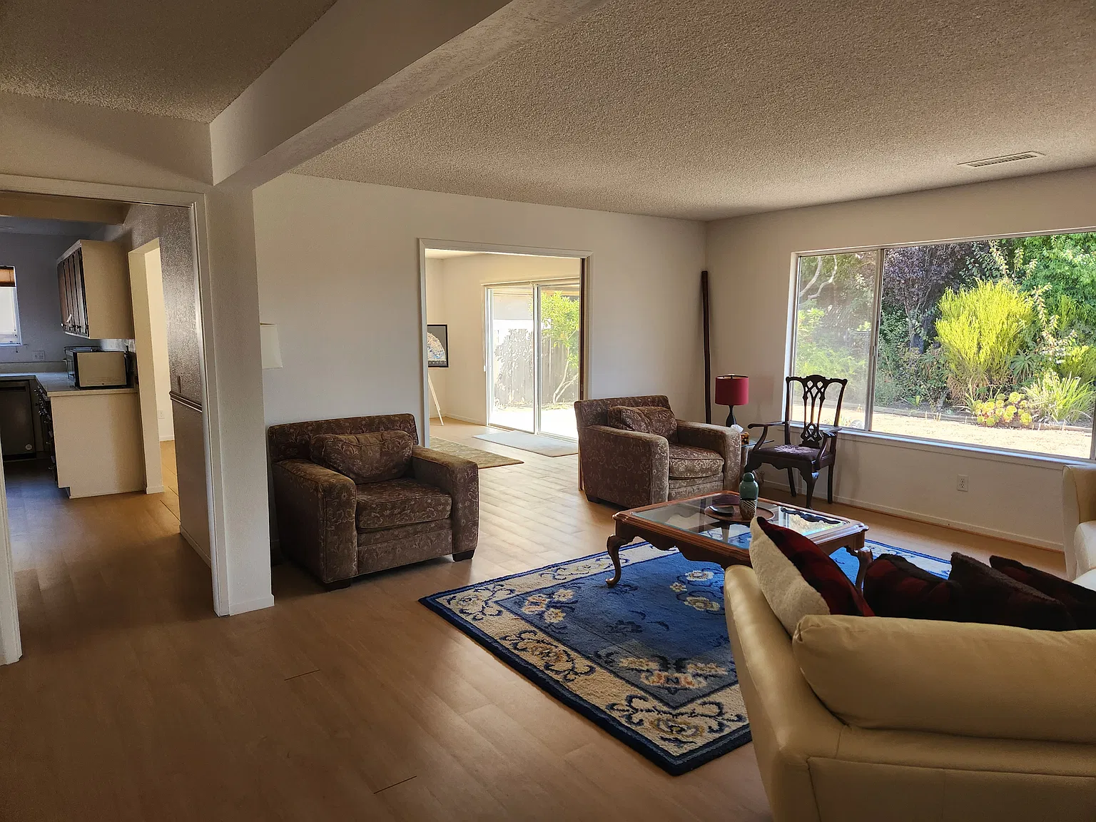 3 bed, 1604 sqft, $3,950 — Photo 3