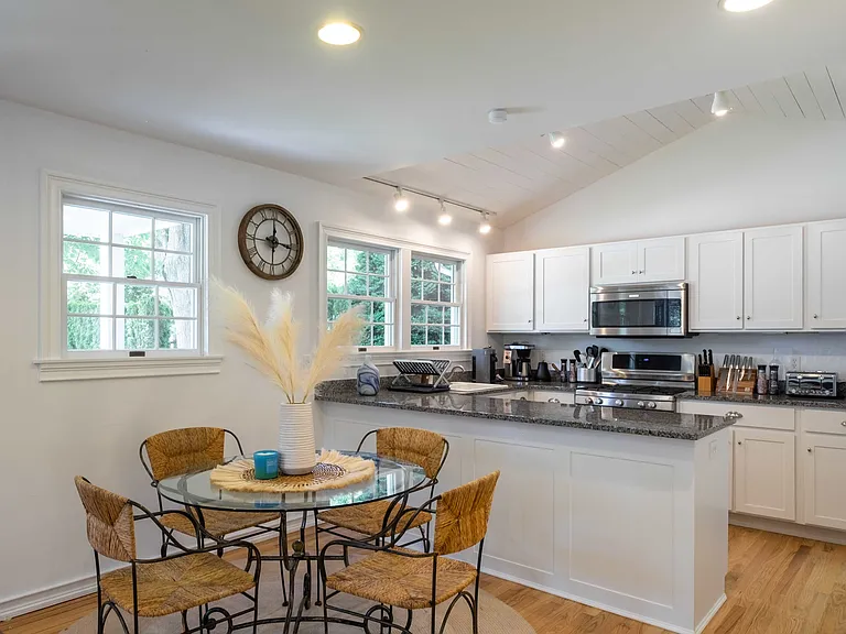 241 Pantigo Rd — Photo 8