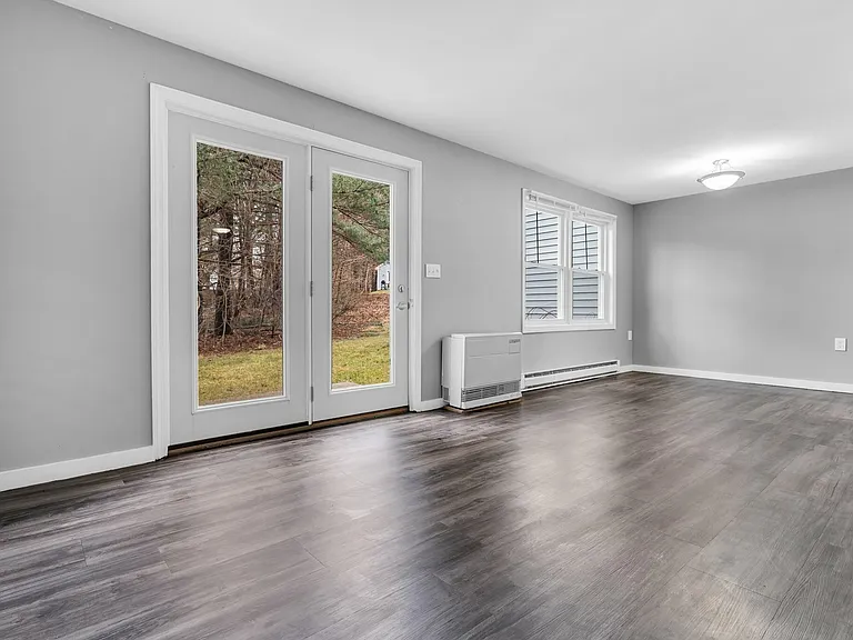 Tamarlane Apartments — Photo 15
