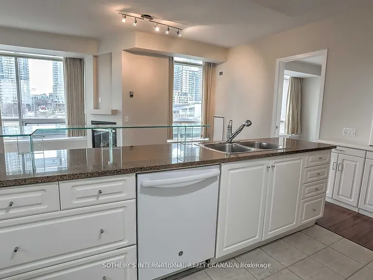 500 Queens Quay W #610W — Photo 8