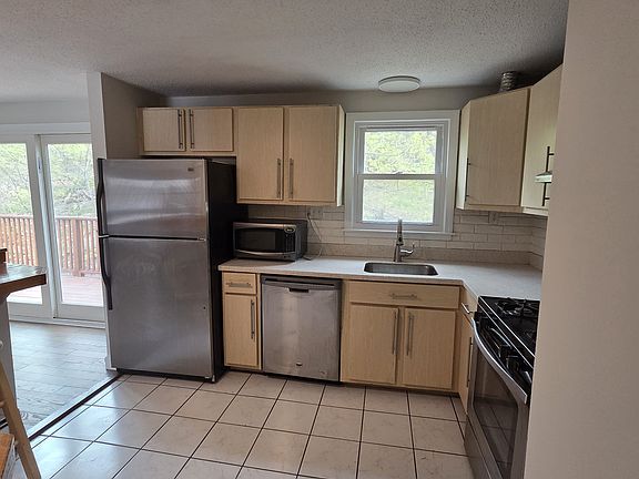 2nd image of 13 Buena Vista St Floor 2