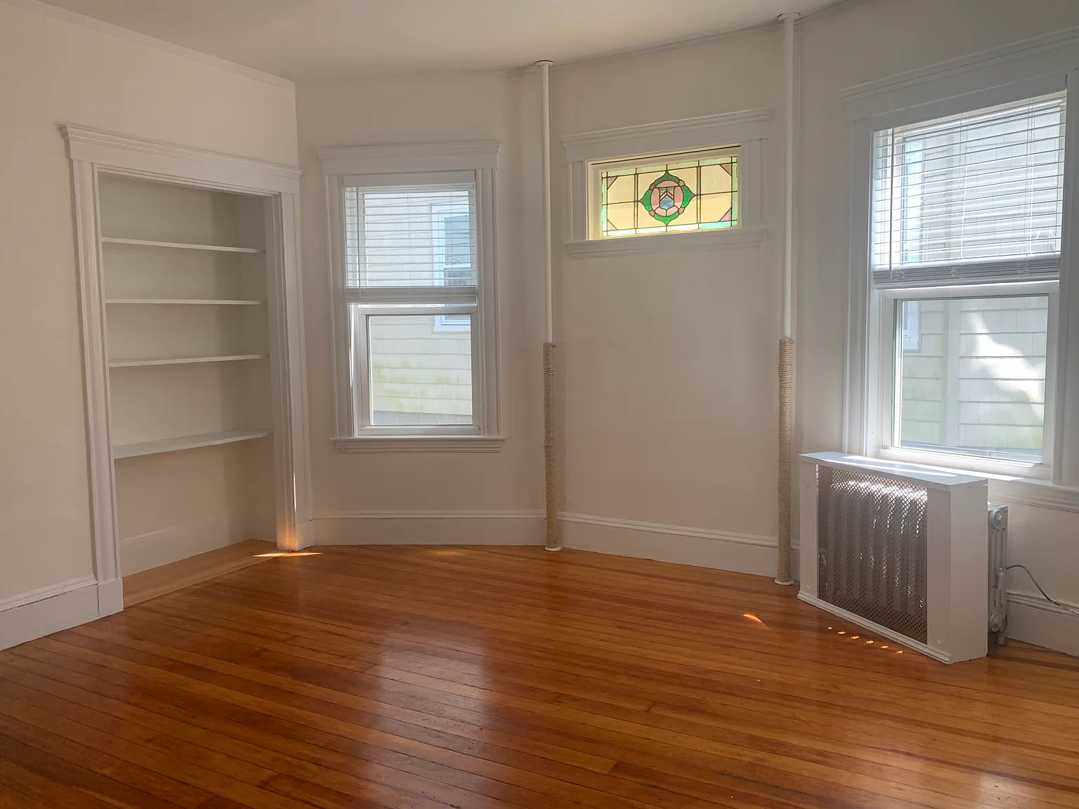 3 bed, 1.0 bath, 1100 sqft, $2,700 — Photo 4