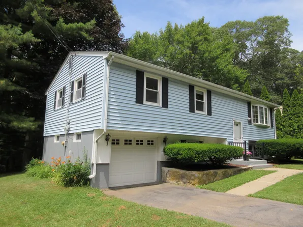 11 Ledgewood Drive, Ledyard, CT 06335