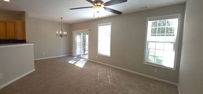 1122 Treymont Ln SW — Photo 3