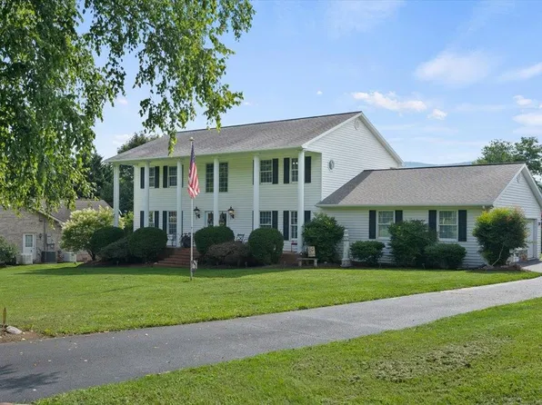 20 Confederacy Dr, Penn Laird, VA 22846