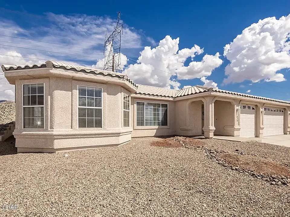 830 Desert View Dr