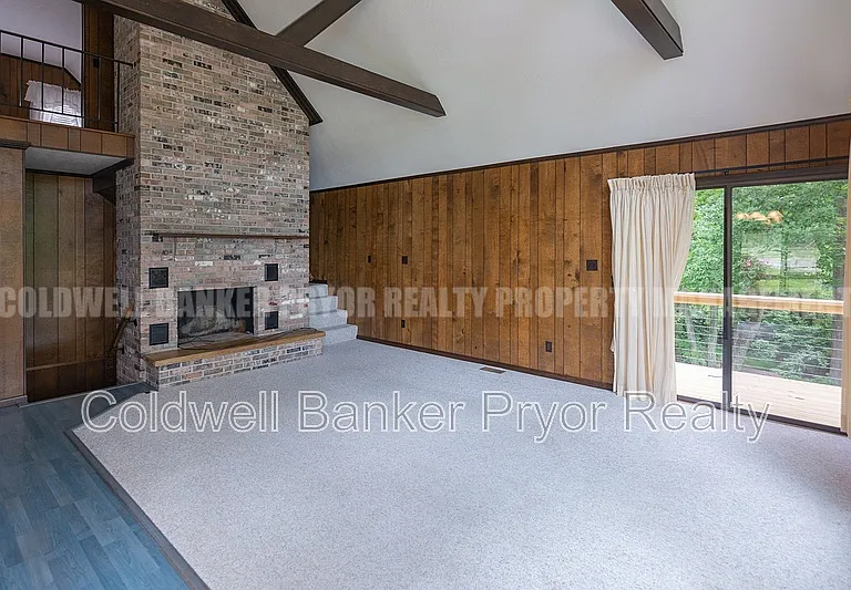 165 Lakeshore Ct — Photo 12